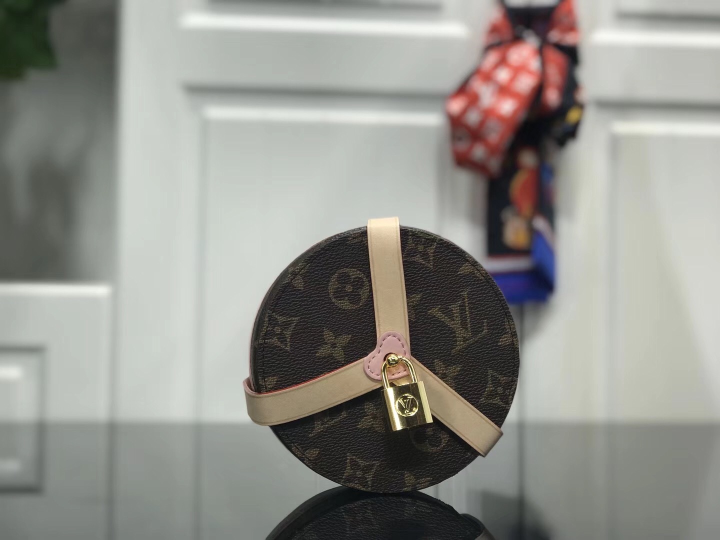 LV LOCK ME BOX GM GI0352