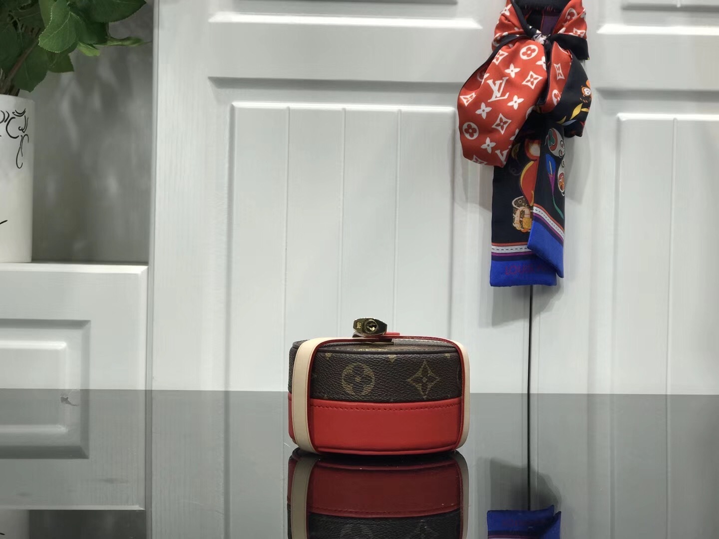 LV LOCK ME BOX GM GI0352