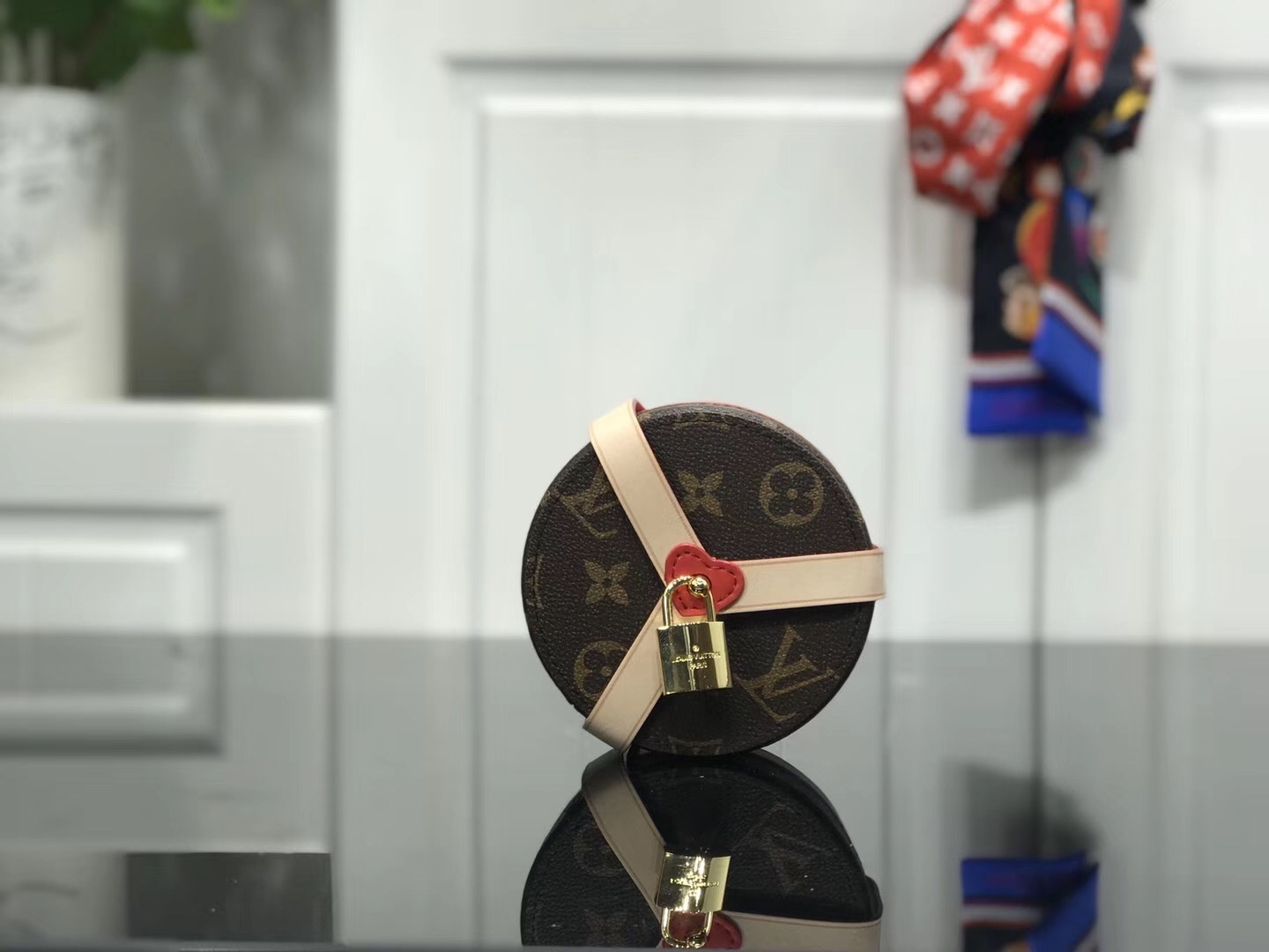 LV LOCK ME BOX GM GI0352