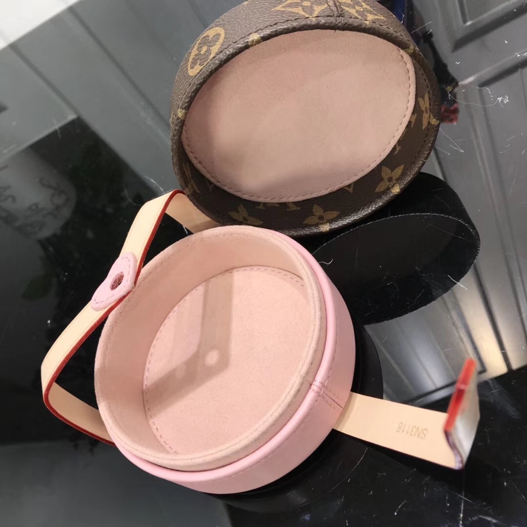 LV LOCK ME BOX GM GI0352