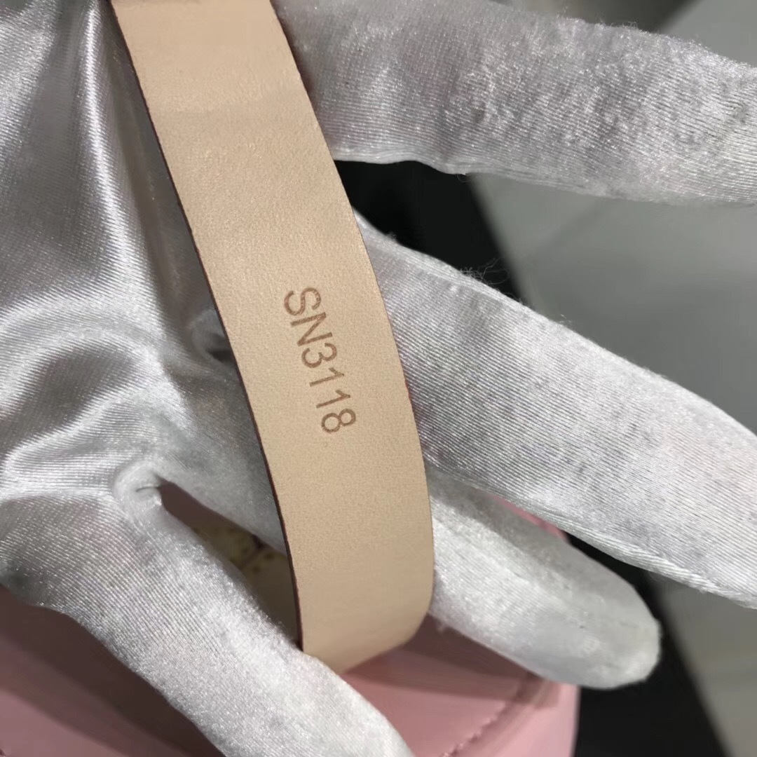 LV LOCK ME BOX GM GI0352