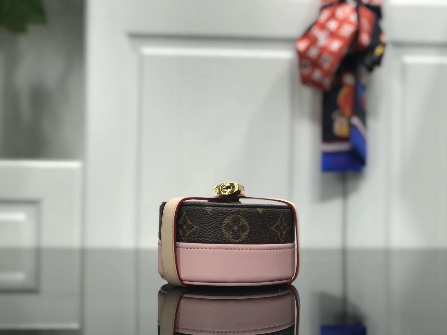 LV LOCK ME BOX GM GI0352