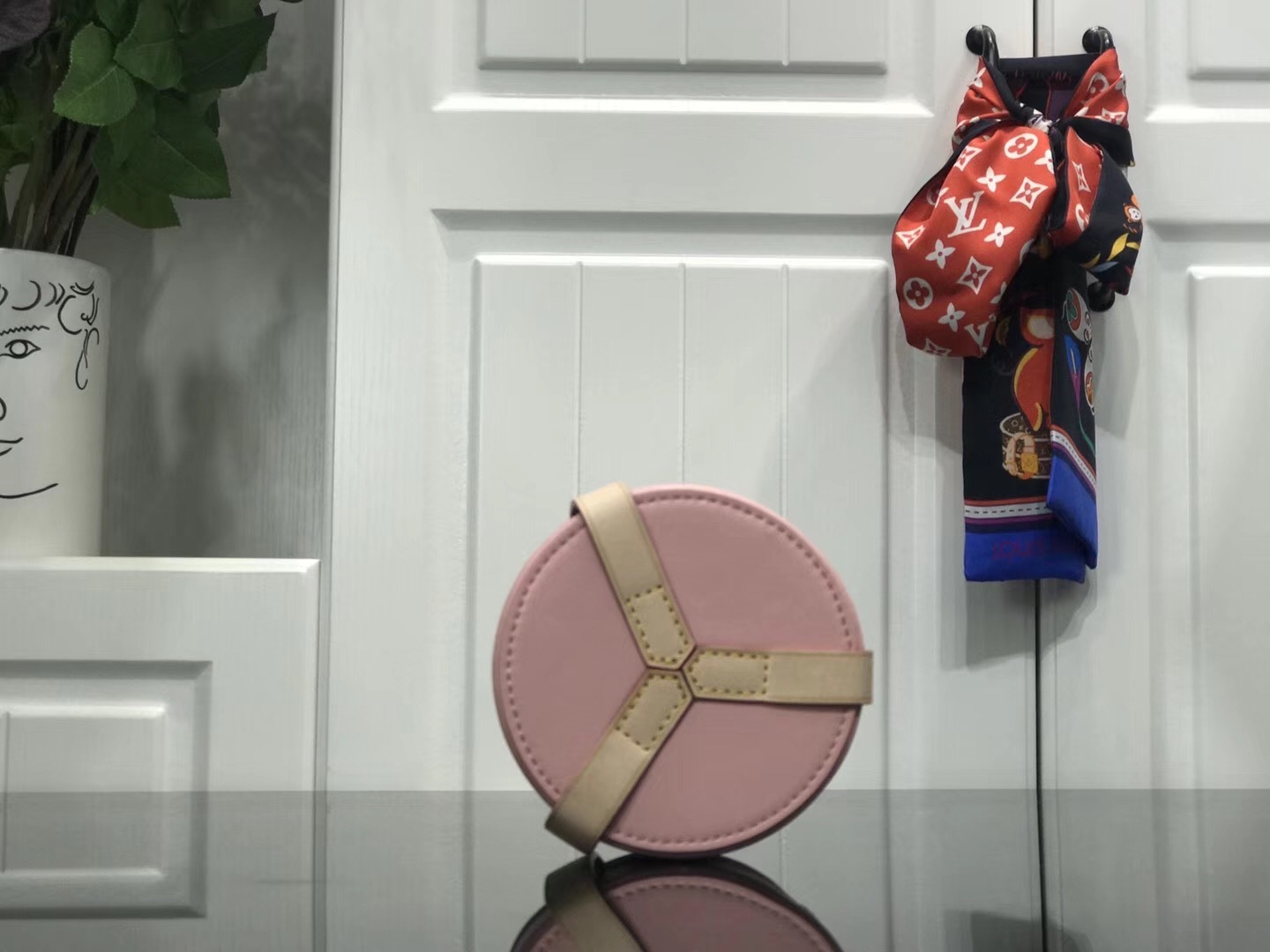 LV LOCK ME BOX GM GI0352