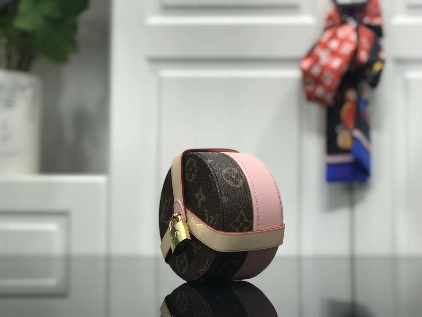 LV LOCK ME BOX GM GI0352