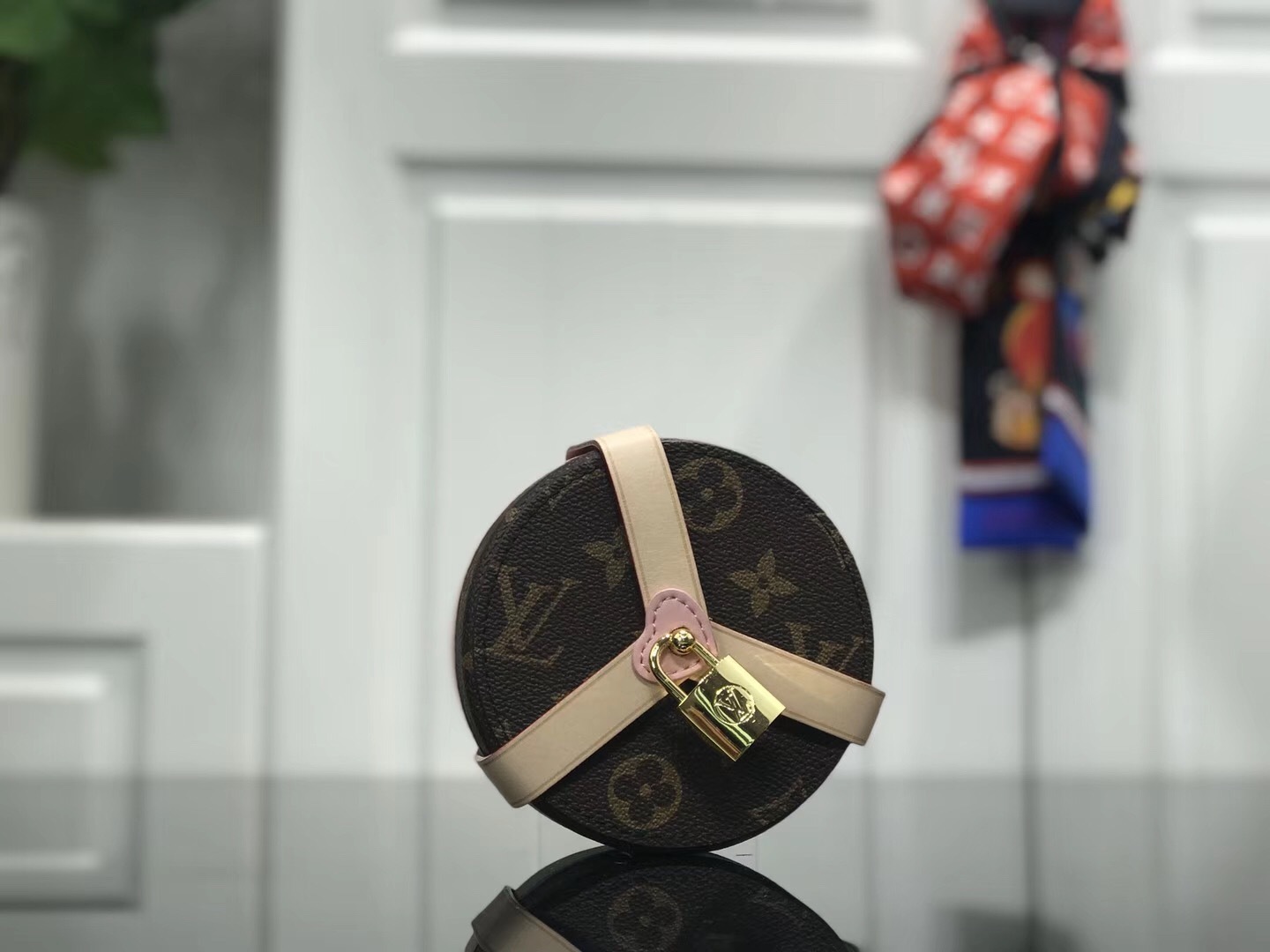 LV LOCK ME BOX GM GI0352