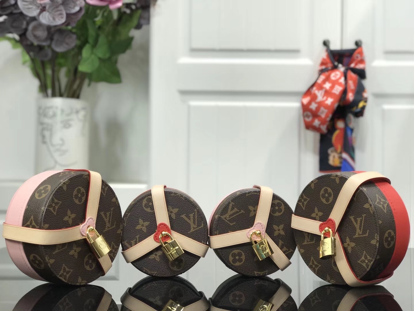 LV LOCK ME BOX GM GI0352