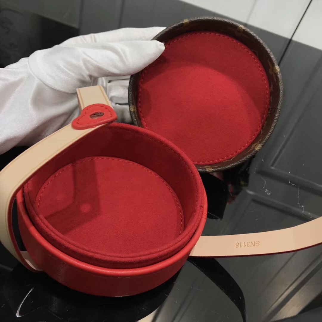 LV LOCK ME BOX GM GI0352