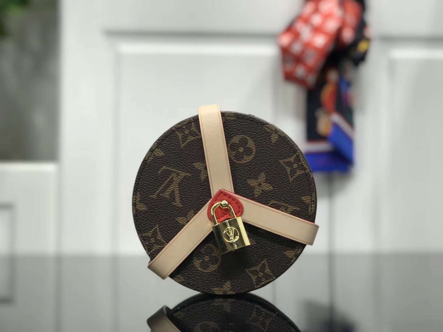 LV LOCK ME BOX GM GI0352