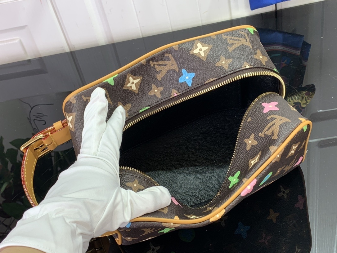 LV Locker Dopp Kit  M47069 