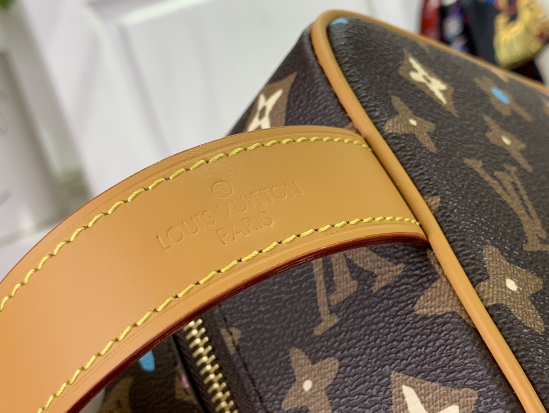 LV Locker Dopp Kit  M47069 