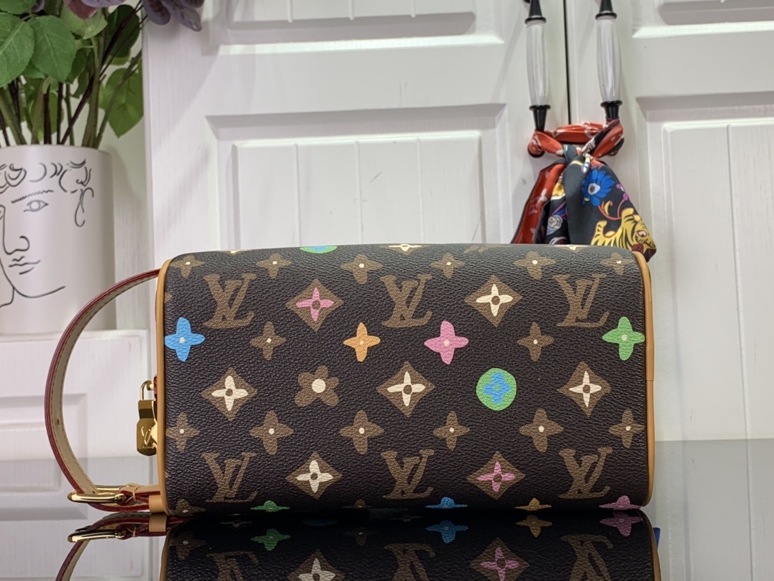 LV Locker Dopp Kit  M47069 
