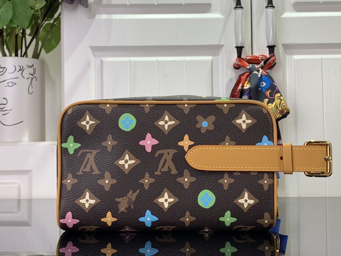 LV Locker Dopp Kit  M47069 