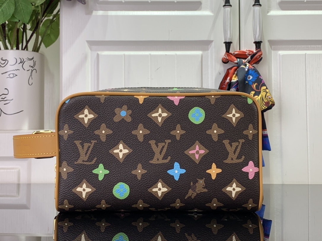 LV Locker Dopp Kit  M47069 