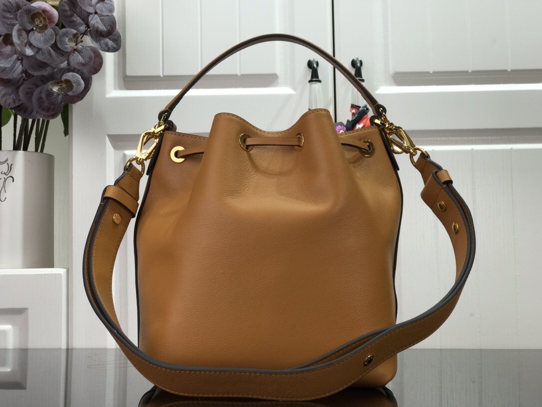 LV LOCKME BUCKET M57687