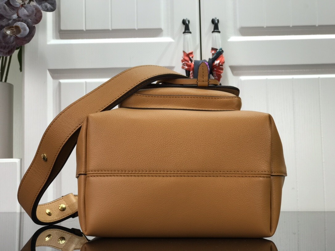 LV LOCKME BUCKET M57687