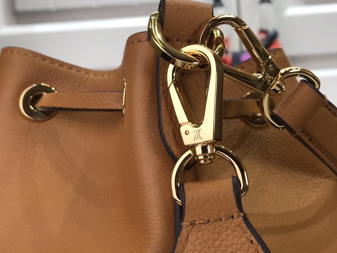 LV LOCKME BUCKET M57687