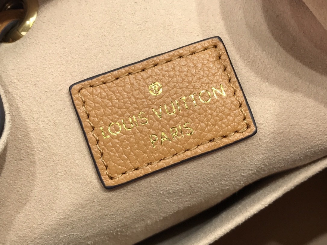 LV LOCKME BUCKET M57687