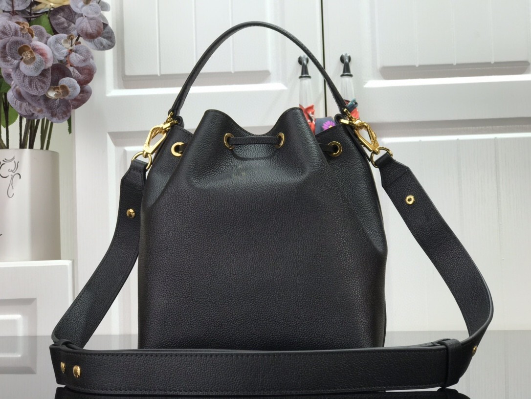 LV LOCKME BUCKET M57687