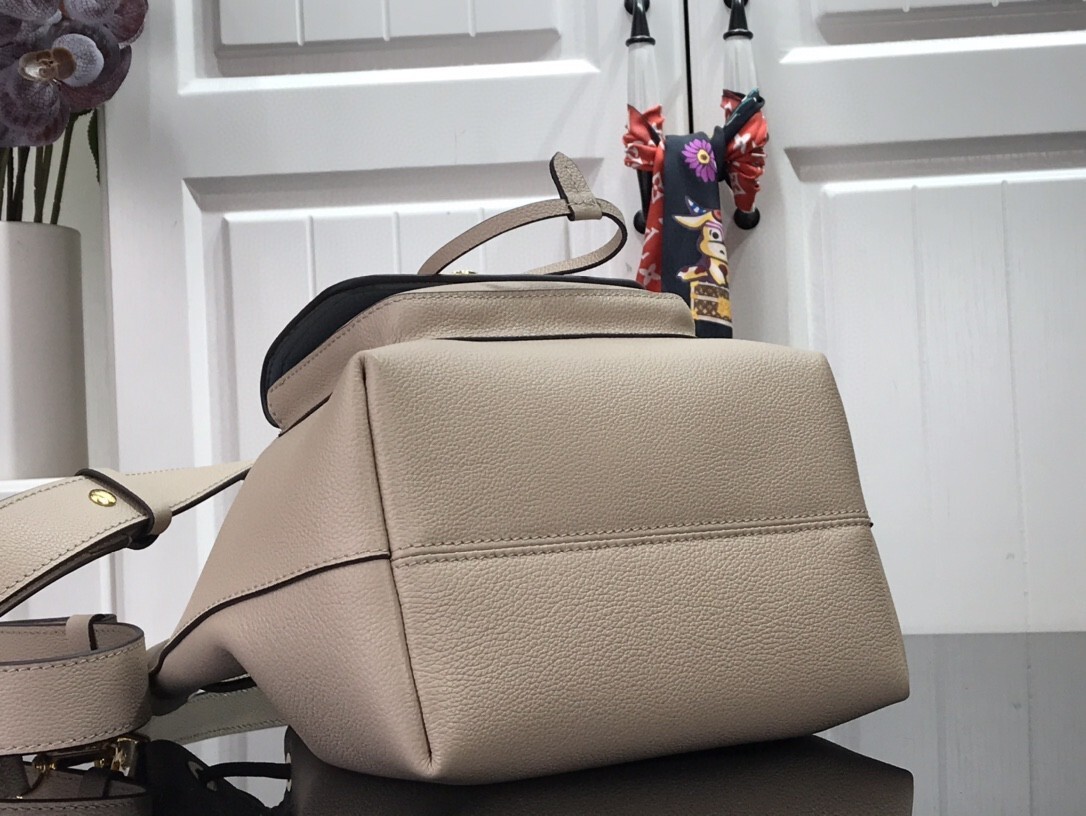 LV LOCKME BUCKET M57687