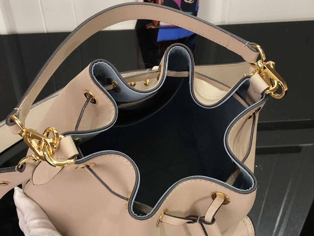 LV LOCKME BUCKET M57687