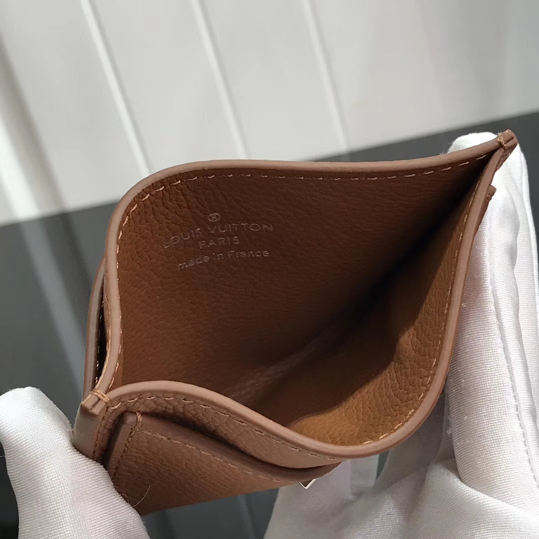 LV LOCKME CARD HOLDER M68556