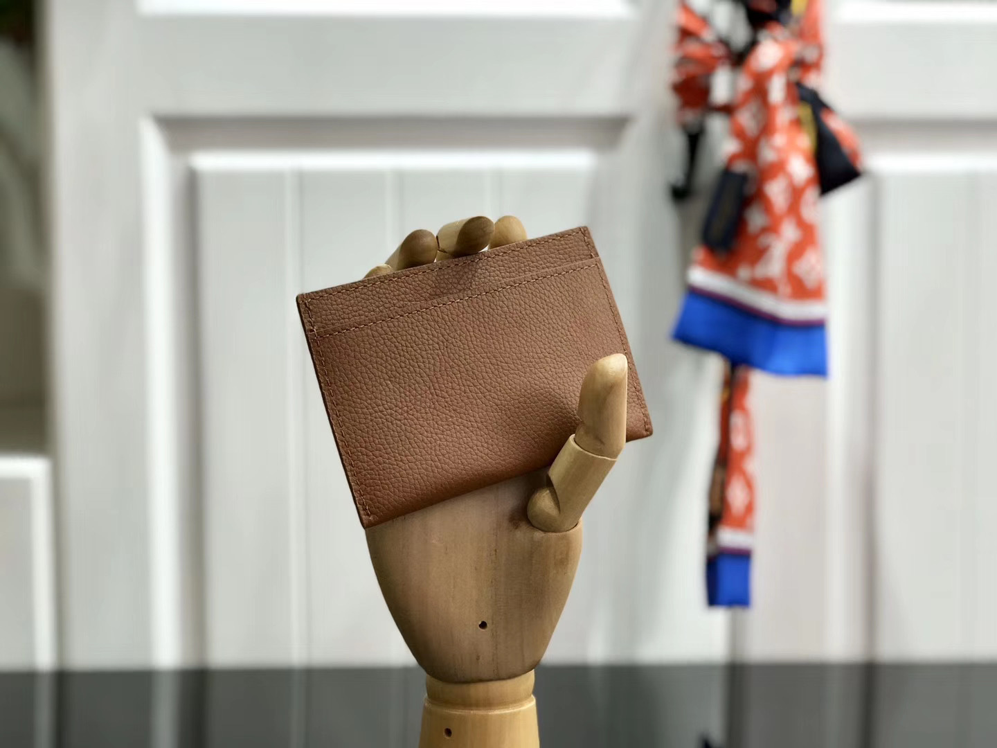 LV LOCKME CARD HOLDER M68556