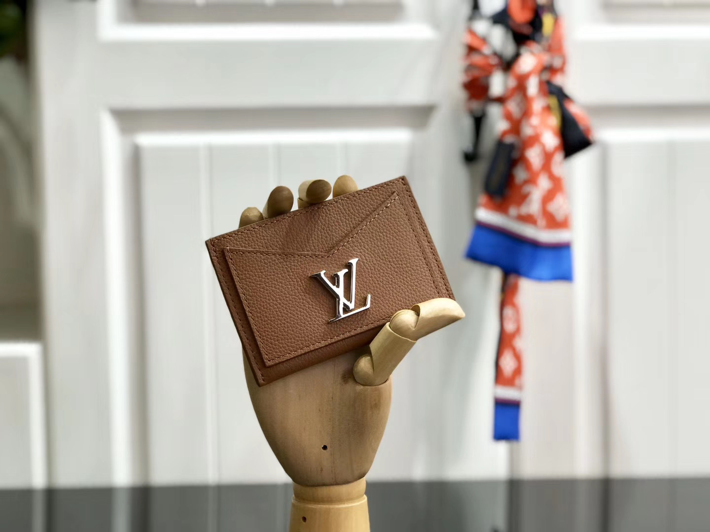 LV LOCKME CARD HOLDER M68556