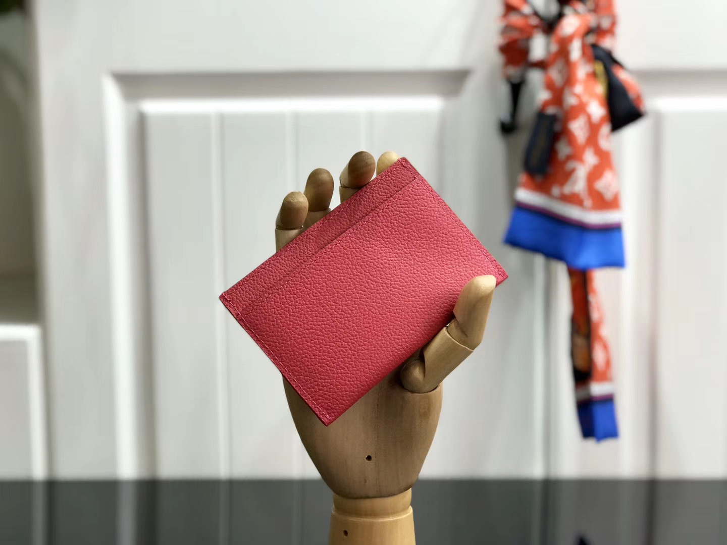 LV LOCKME CARD HOLDER M68556