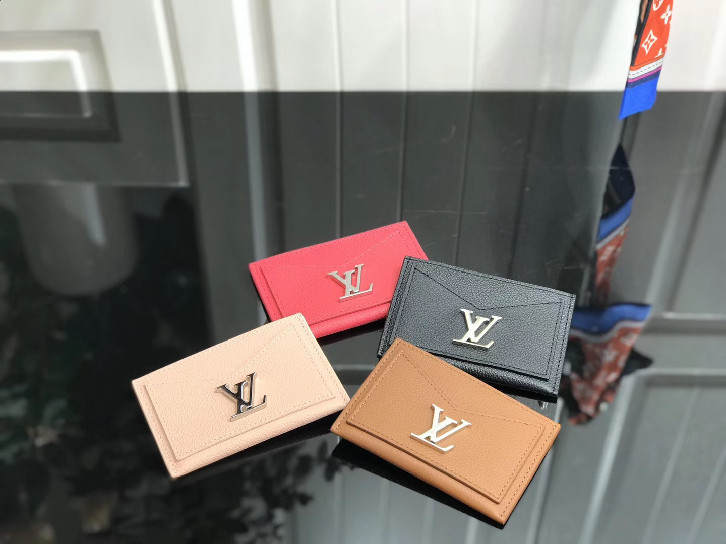 LV LOCKME CARD HOLDER M68556