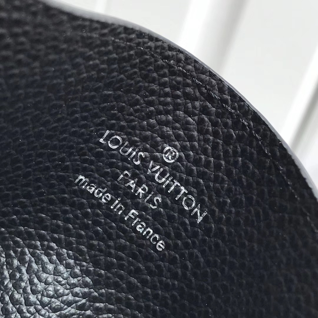 LV LOCKME CARD HOLDER M68556