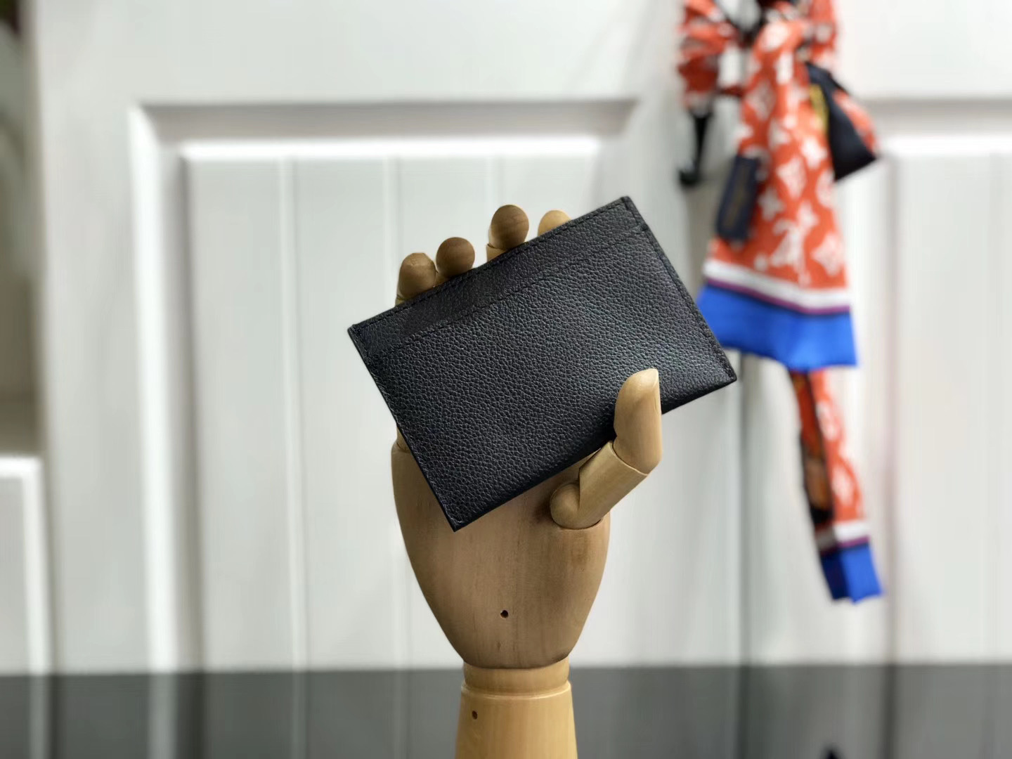 LV LOCKME CARD HOLDER M68556