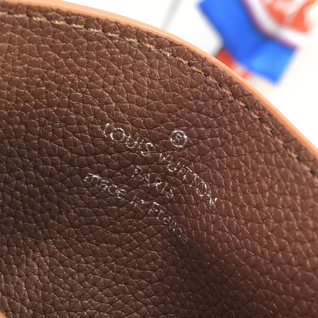 LV LOCKME CARD HOLDER N97001