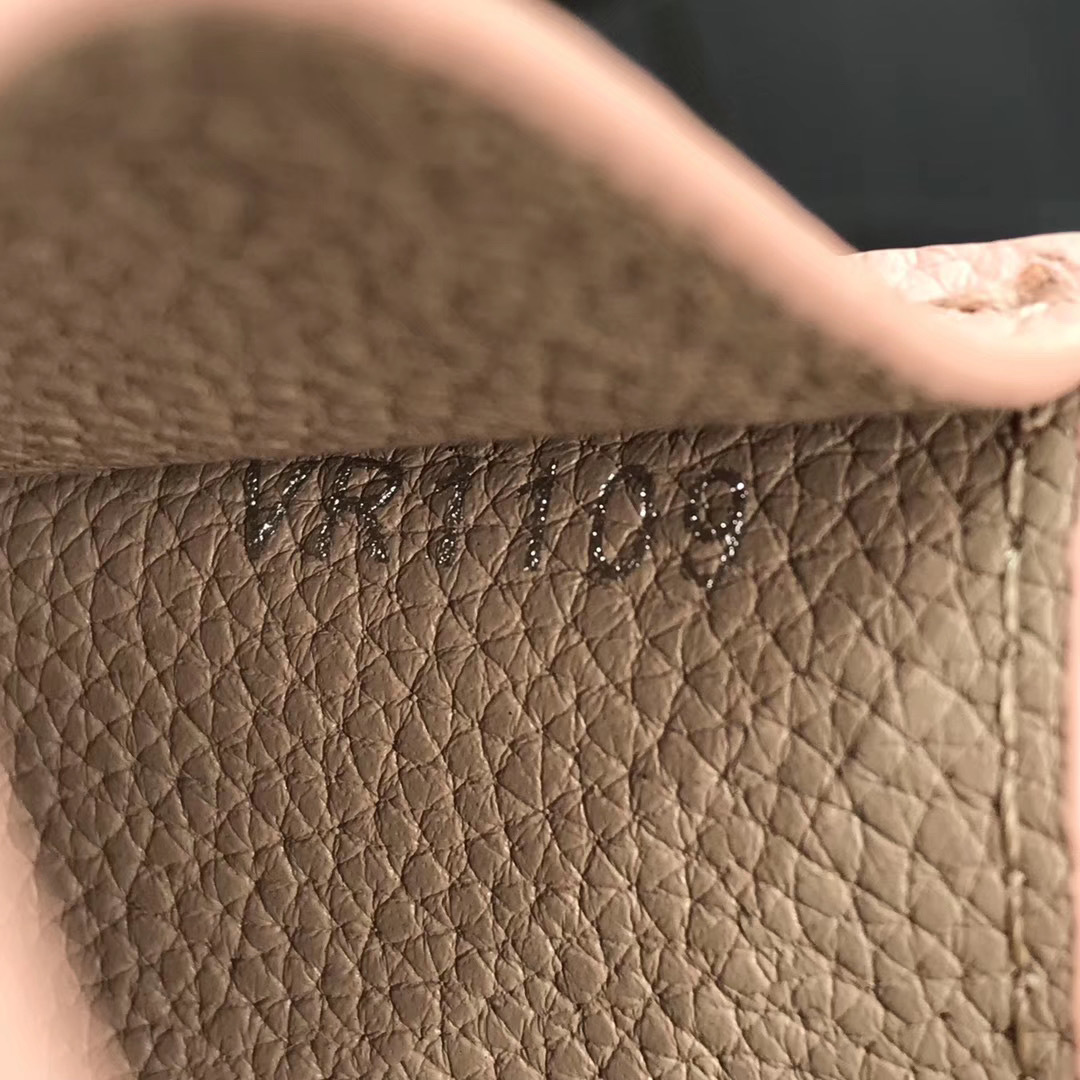 LV LOCKME CARD HOLDER N97001