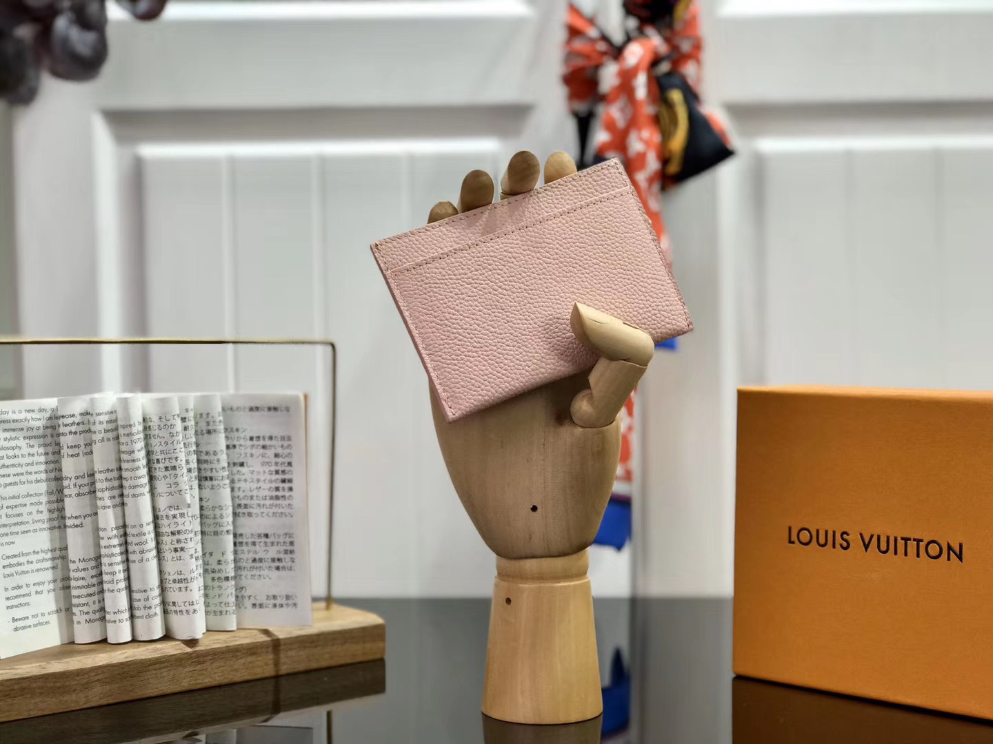 LV LOCKME CARD HOLDER N97001