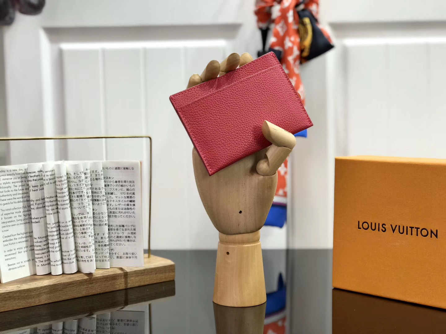 LV LOCKME CARD HOLDER N97001