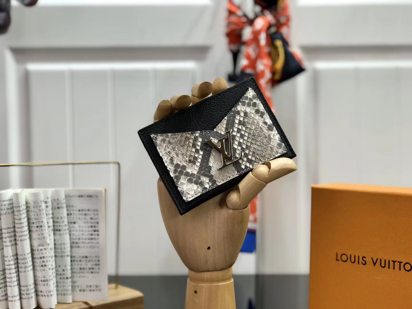 LV LOCKME CARD HOLDER N97001