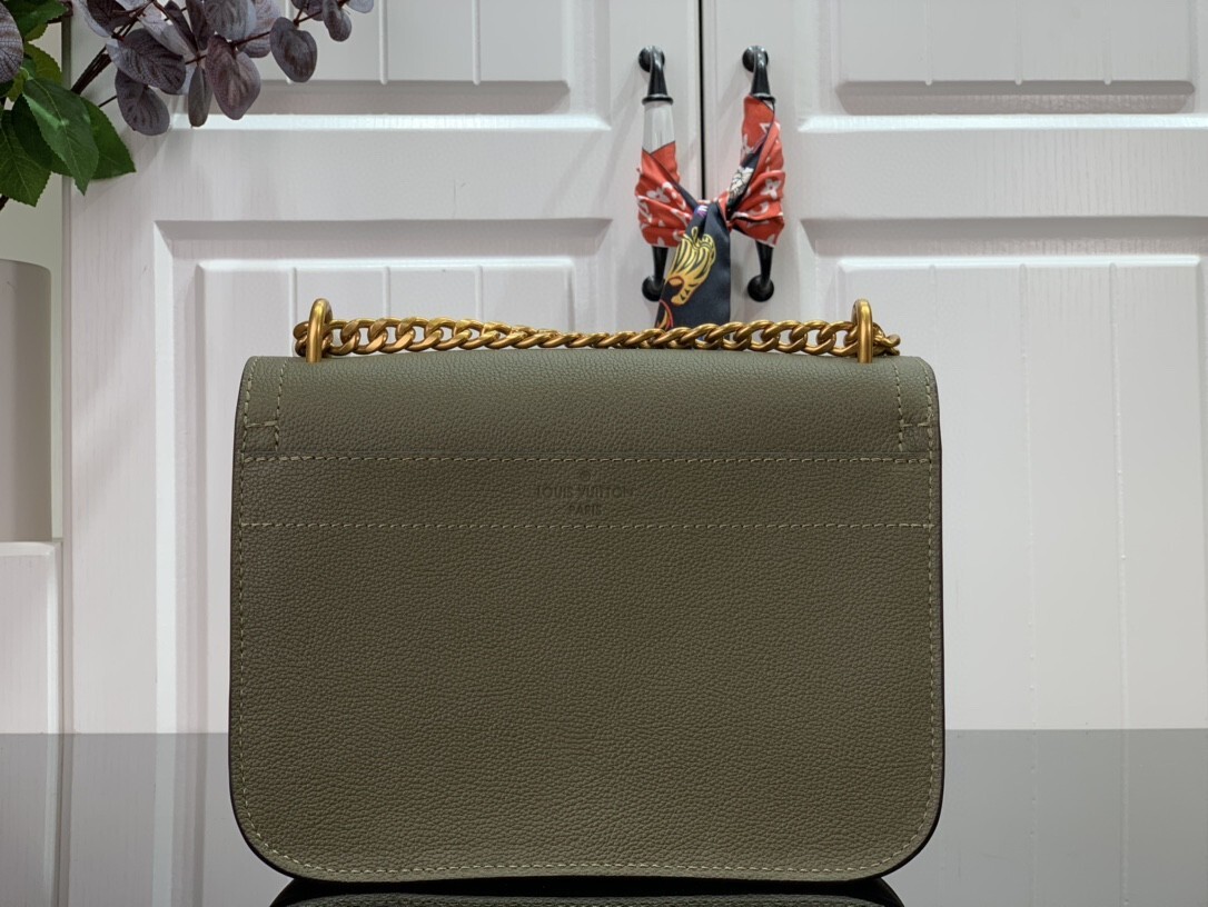 LV LOCKME CHAIN PM M57073