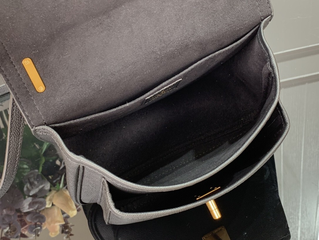 LV LOCKME CHAIN PM M57073