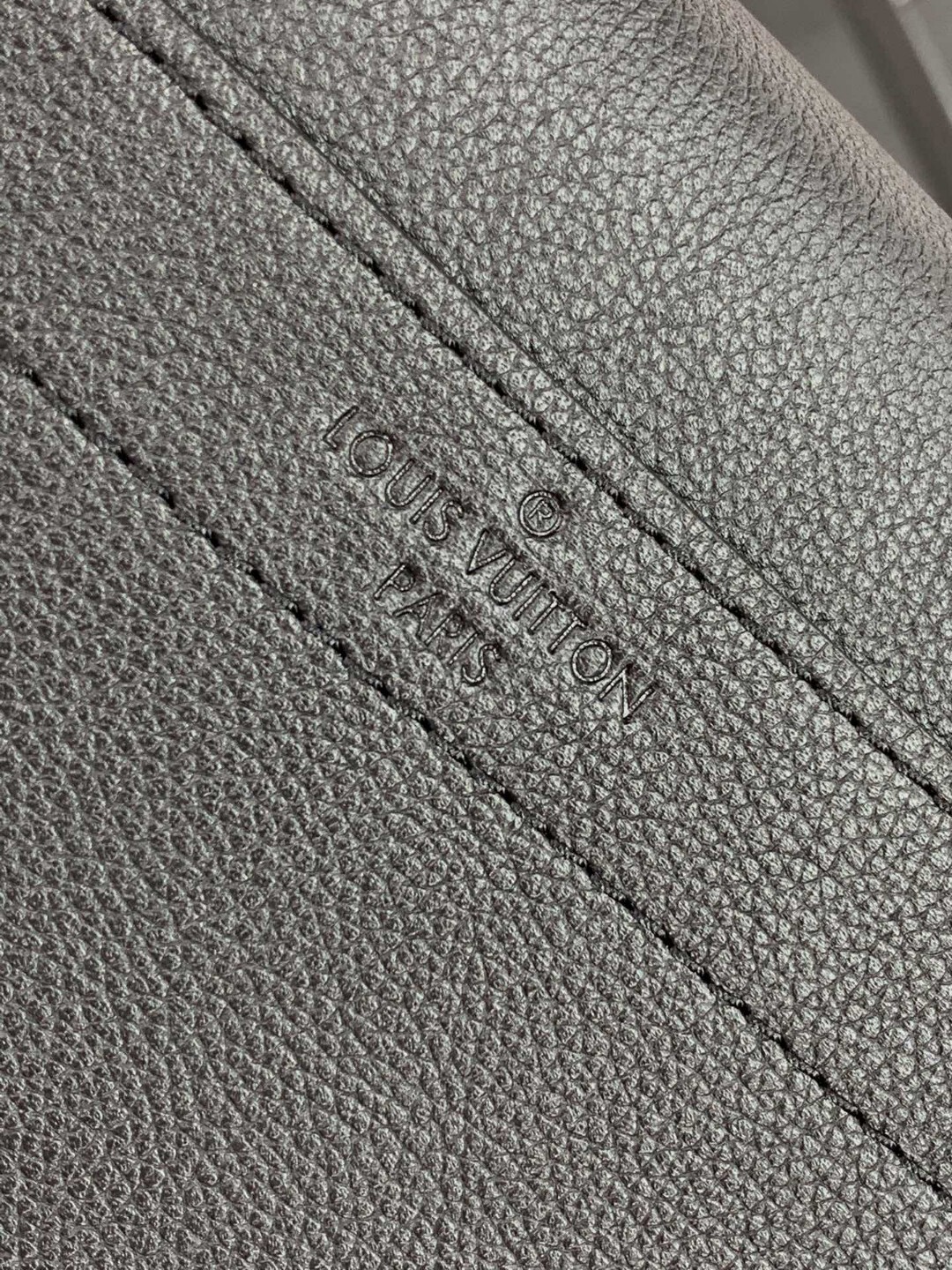 LV LOCKME CHAIN PM M57073