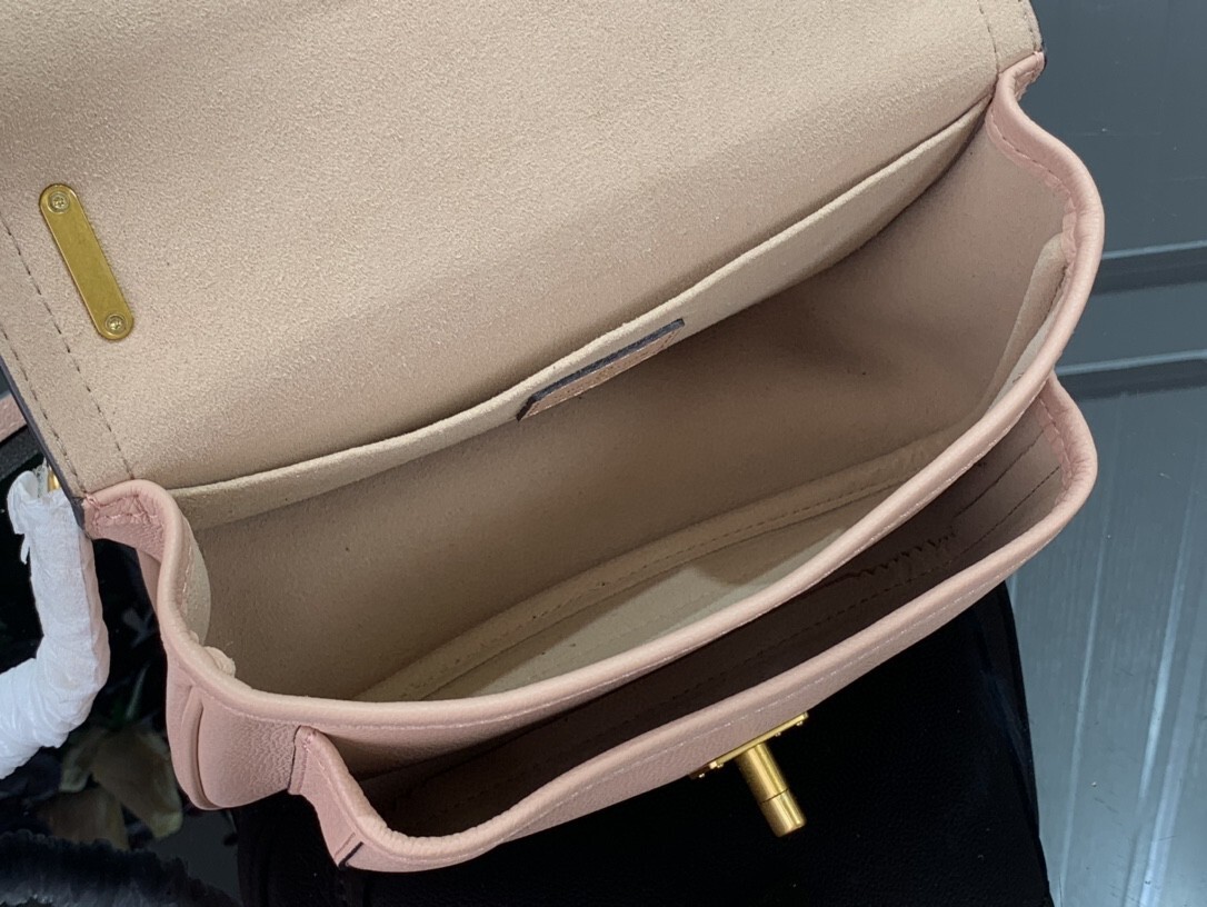 LV LOCKME CHAIN PM M57073