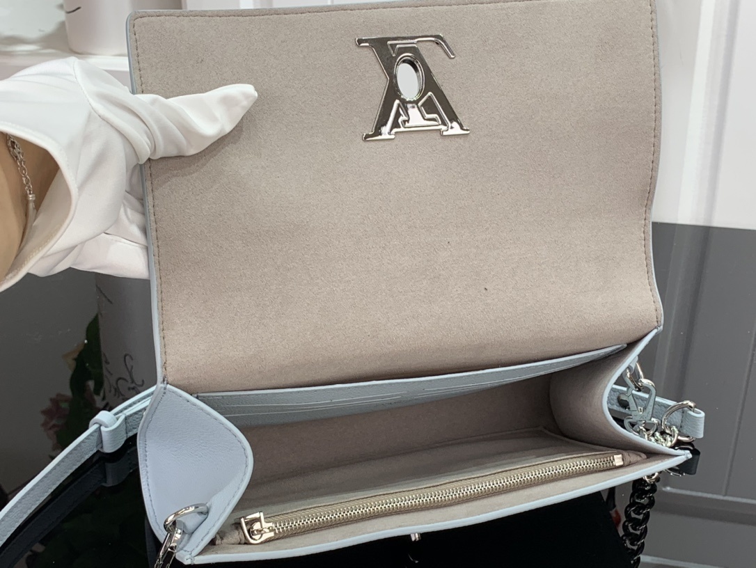 LV LOCKME CLUTCH M56087