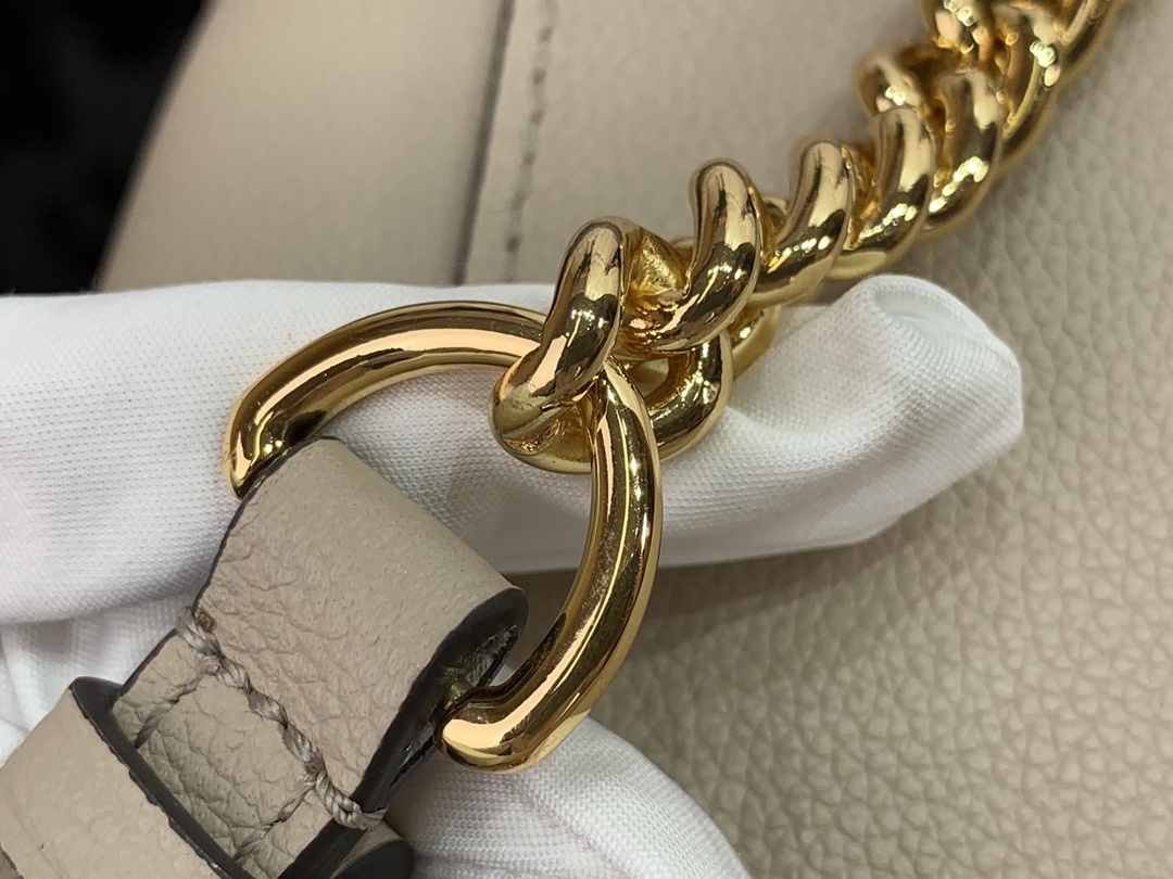 LV LOCKME CLUTCH M56087