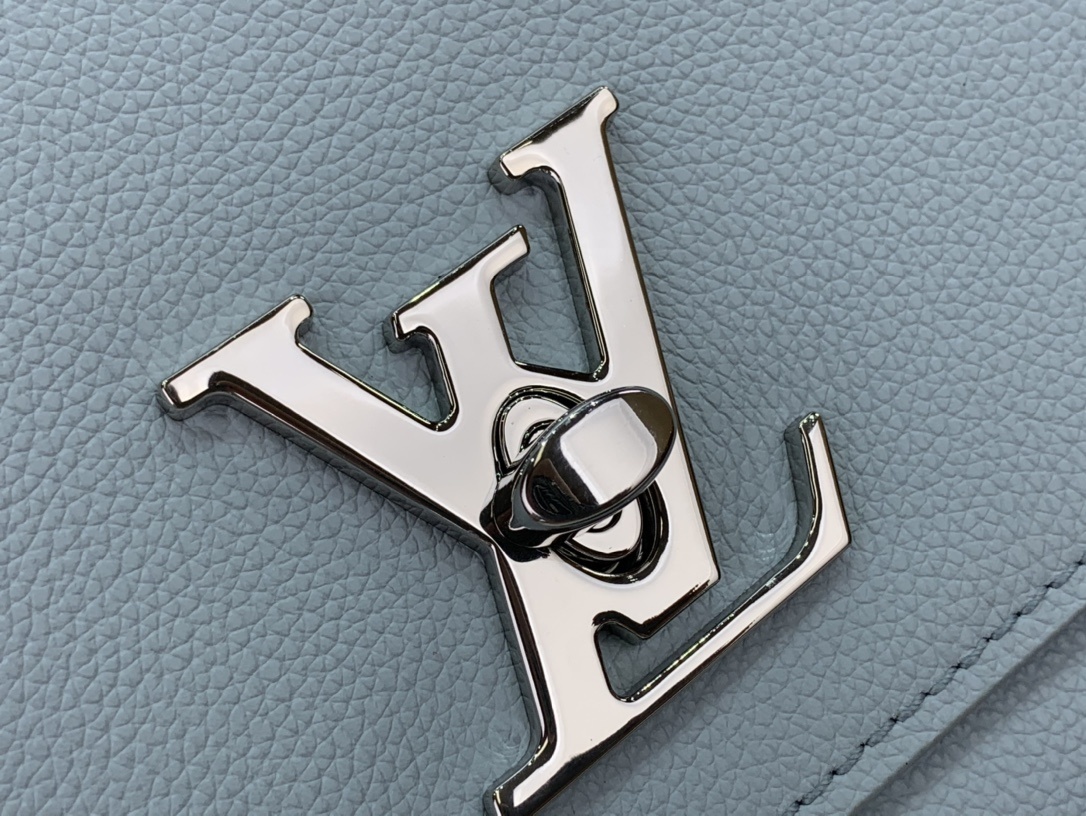 LV LOCKME CLUTCH M56087