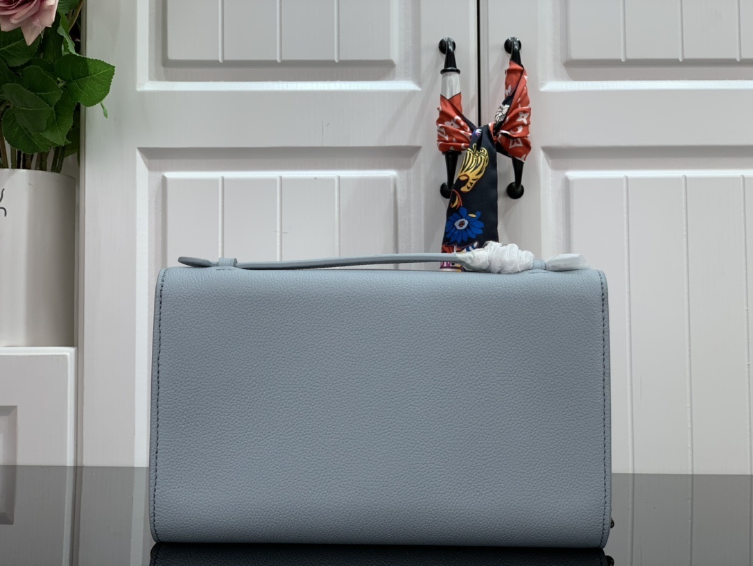 LV LOCKME CLUTCH M56087