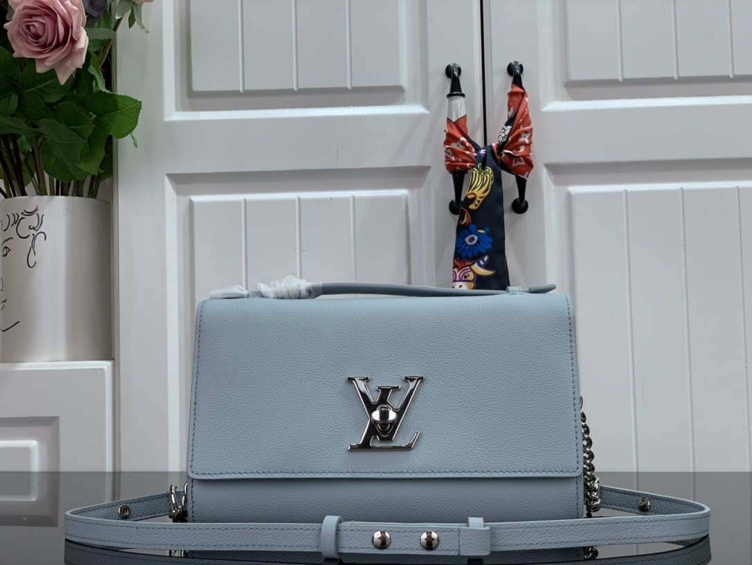 LV LOCKME CLUTCH M56087