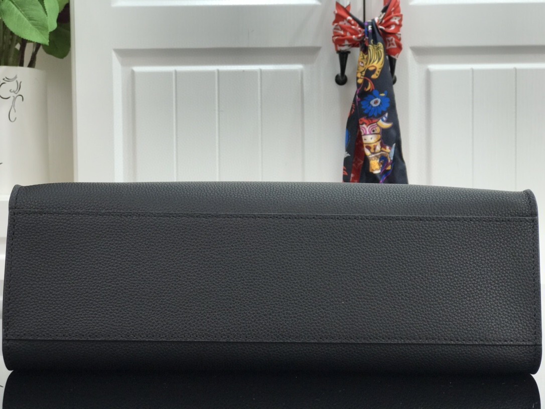 LV LOCKME TOTE GM M55846 