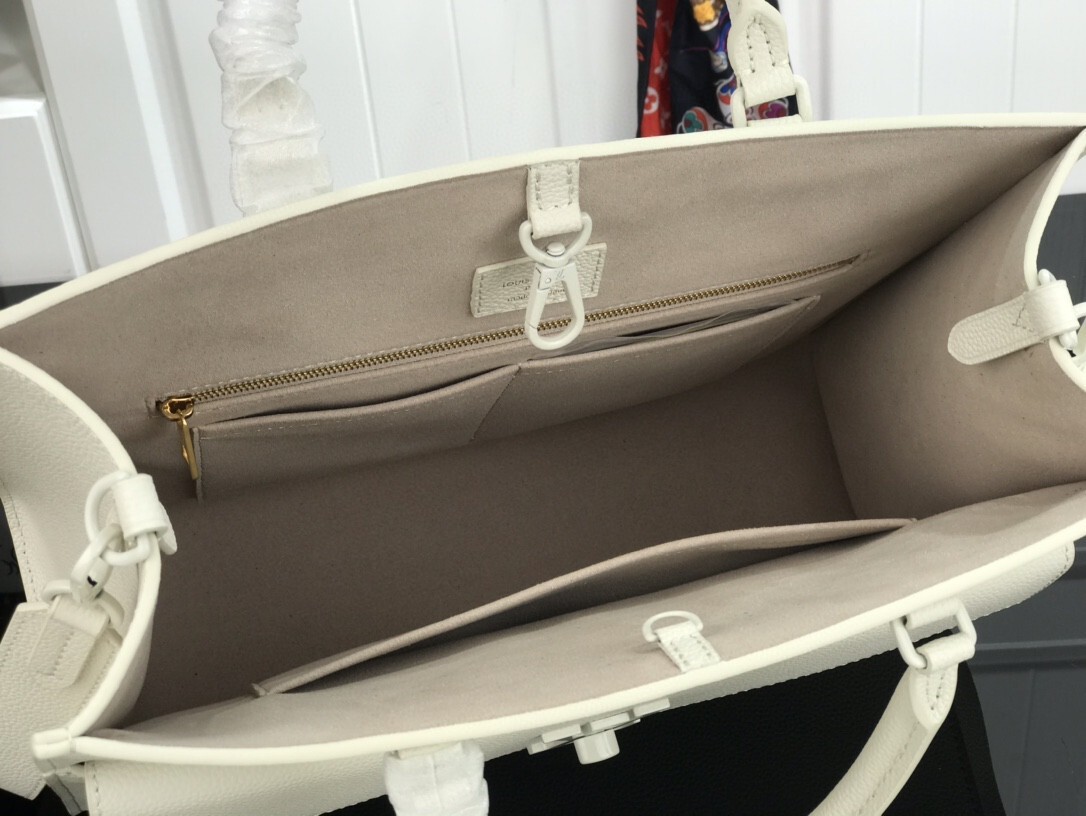 LV LOCKME TOTE GM M55846 