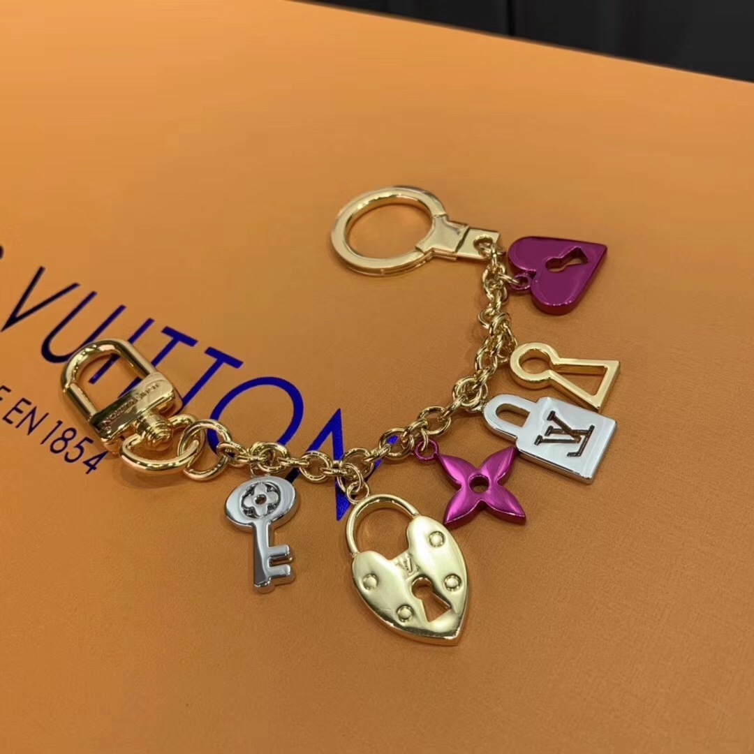 LV LOVE LOCK HEART AND KEYS CHAIN BAG CHARM AND KEY HOLDER M67437