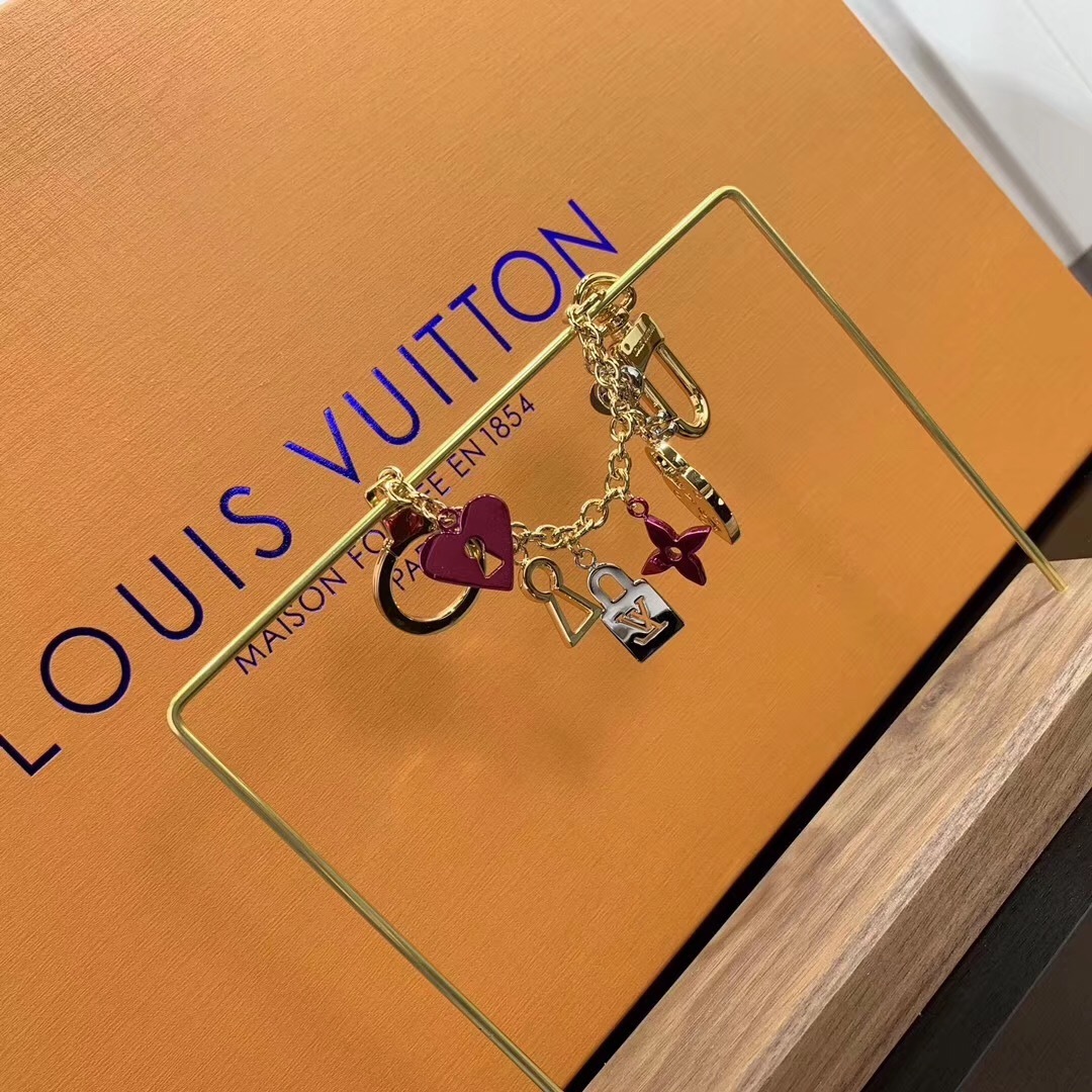 LV LOVE LOCK HEART AND KEYS CHAIN BAG CHARM AND KEY HOLDER M67437