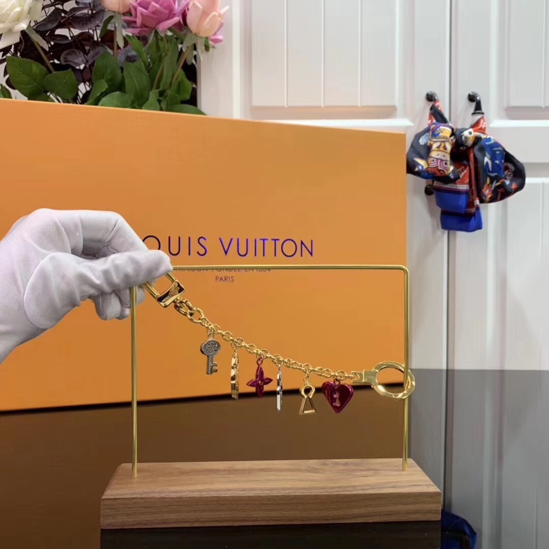 LV LOVE LOCK HEART AND KEYS CHAIN BAG CHARM AND KEY HOLDER M67437